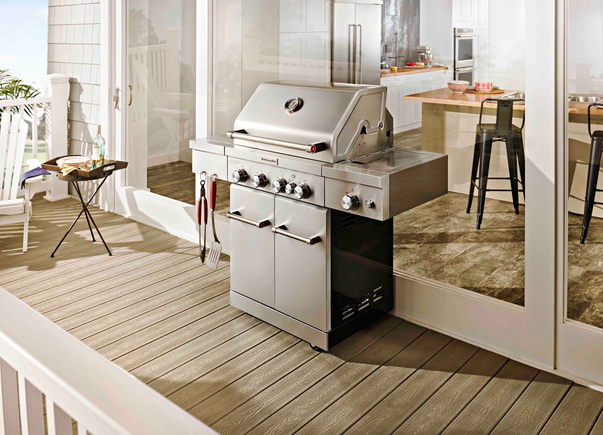 用KitchenAid不锈钢户外烧烤架烧烤一些特别的东西。＂class=